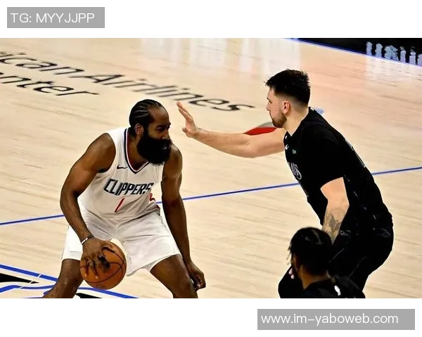 船记：哈登加盟雄鹿面临里弗斯挑战快船有意与森林狼达成交易